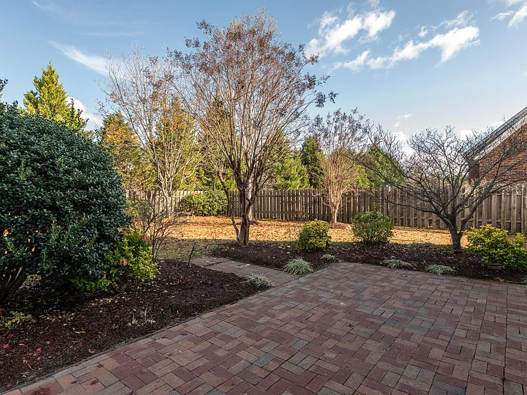 201 Pin Oak Ct — Photo 15