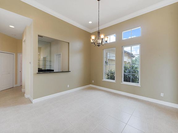 4th image of 919 SW Grand Reserves Blvd
