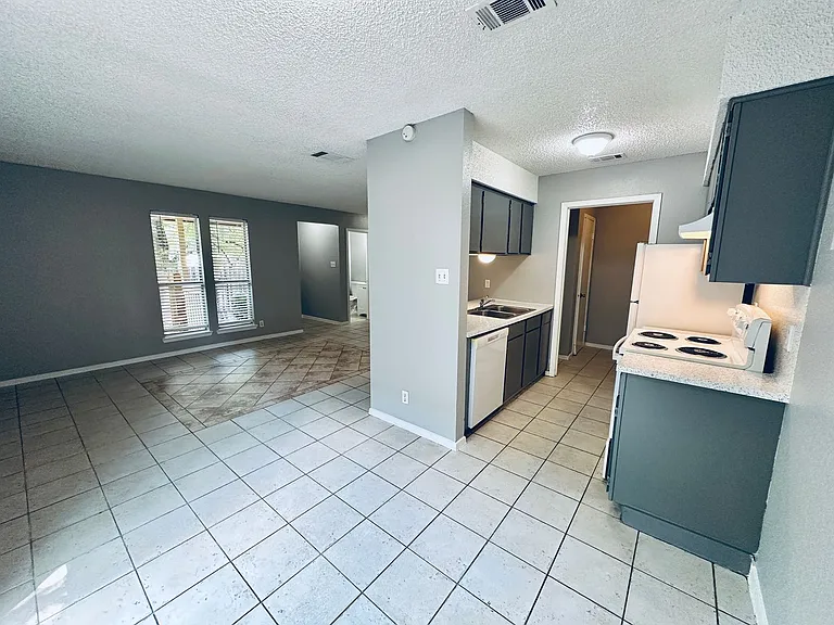 1318 Southport Dr — Photo 35