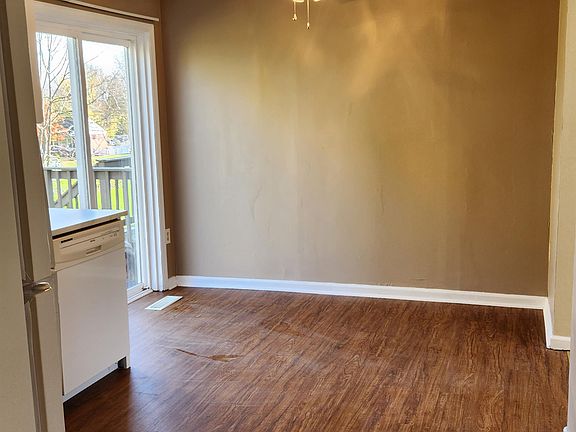 3rd image of 14 Windsor Ct