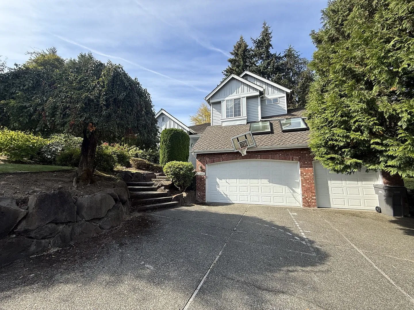 Spacious Craftsman in the Heart of Redmond — Photo 3