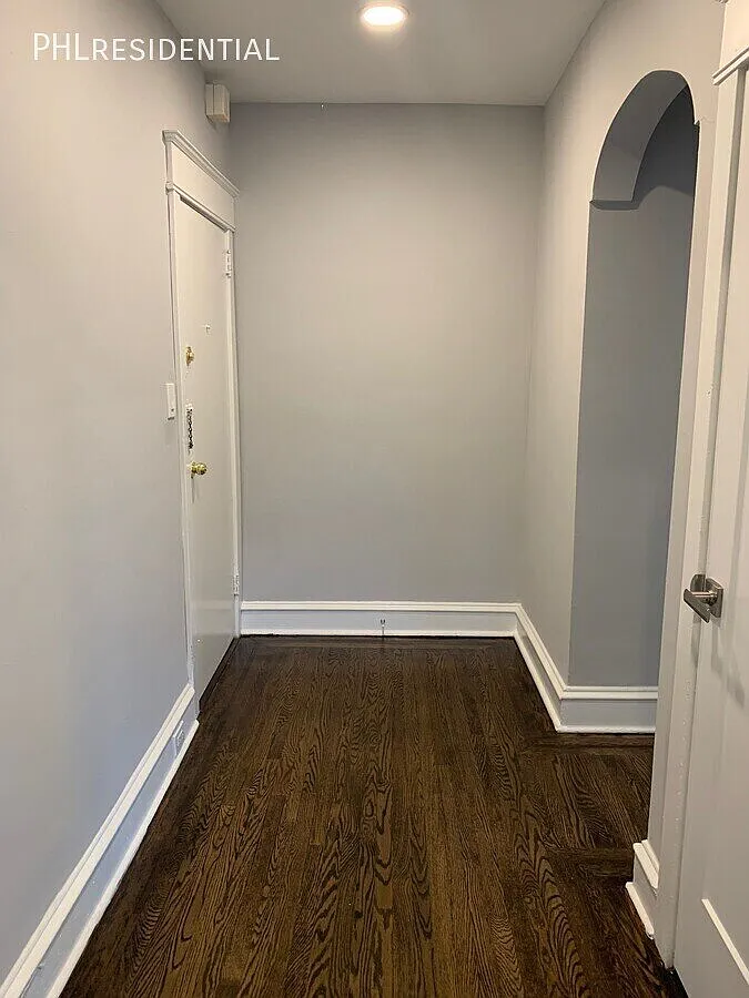 144 W Allens Ln — Photo 3
