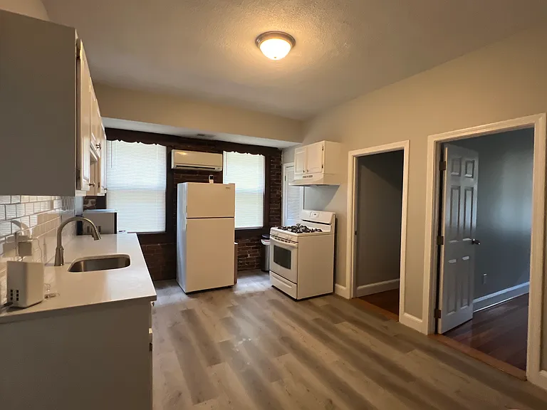 182 Cottage St #202 — Photo 2