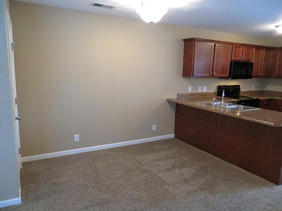 4th image of 171 Alexander Blvd