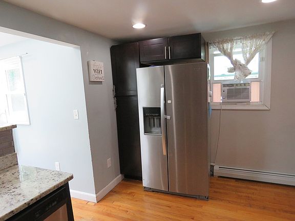 5th image of 152 Drew Ave