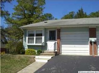 7 Moccasin Ct, Mahwah, NJ 07430