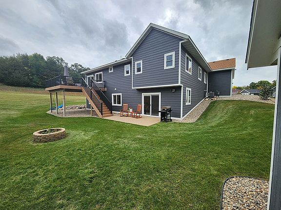 3rd image of 114 Acorn Ave