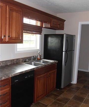 3rd image of 106 Hayfield Ln