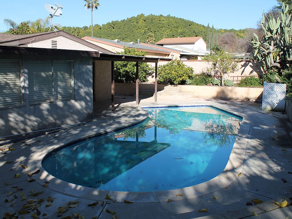 2nd image of 2965 Roseann Ave