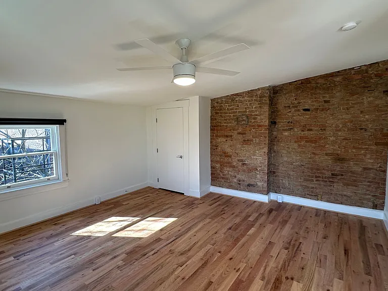 1329 Main St — Photo 4