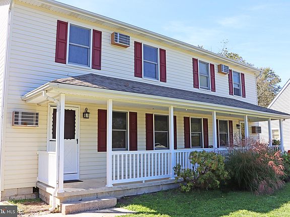 3rd image of 125 Beach Plum Pl