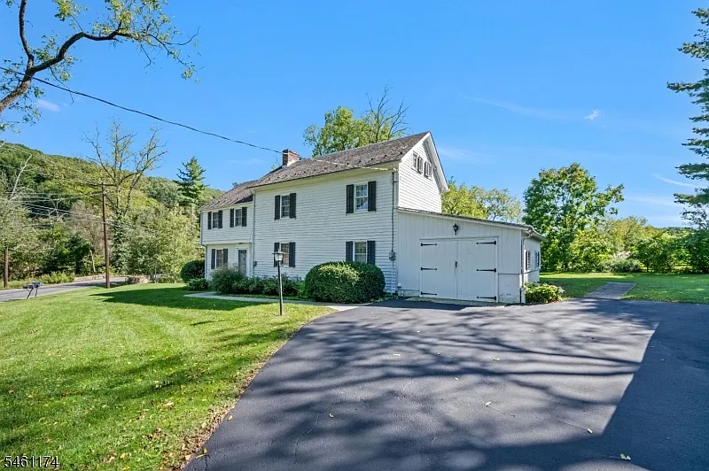 3 bed, 1.5 bath, $3,000 — Photo 3