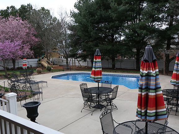 5th image of 3035 Hartford Dr