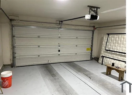 3 bed, 1360 sqft, $2,100 — Photo 3