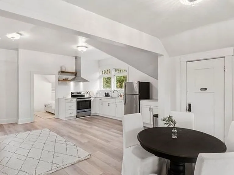 521 N Yakima Ave — Photo 3
