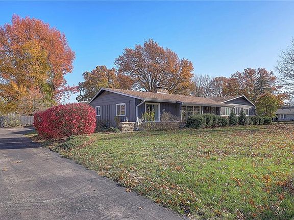 3rd image of 4425 Larson Ave