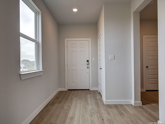 4th image of 2557 Solon Lane