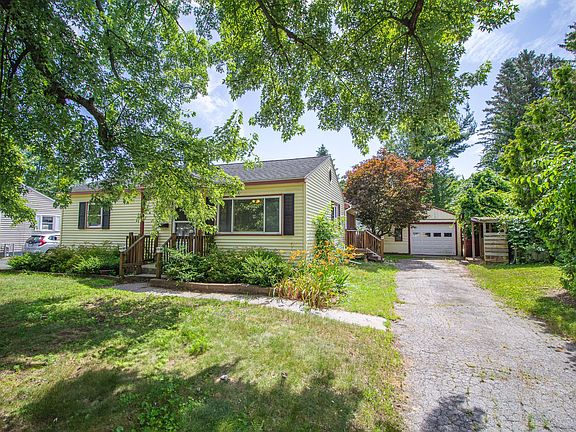 2nd image of 10 Sherwood Dr