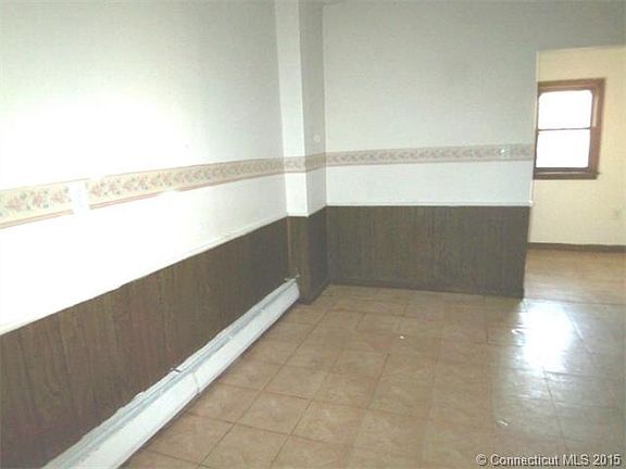 4th image of 27 Highland St