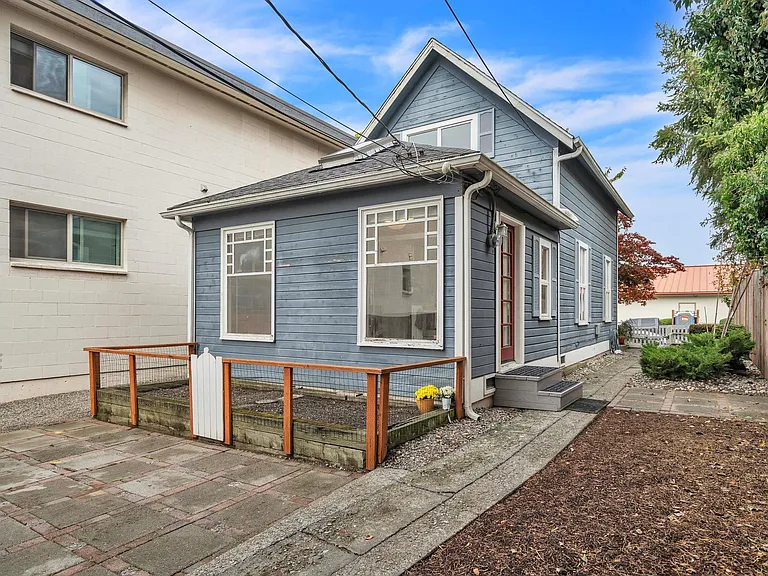 536 Bell St — Photo 17