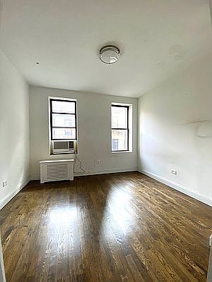 2nd image of 226 E 89th St #20