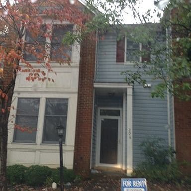 1st image of 206 W Park Dr