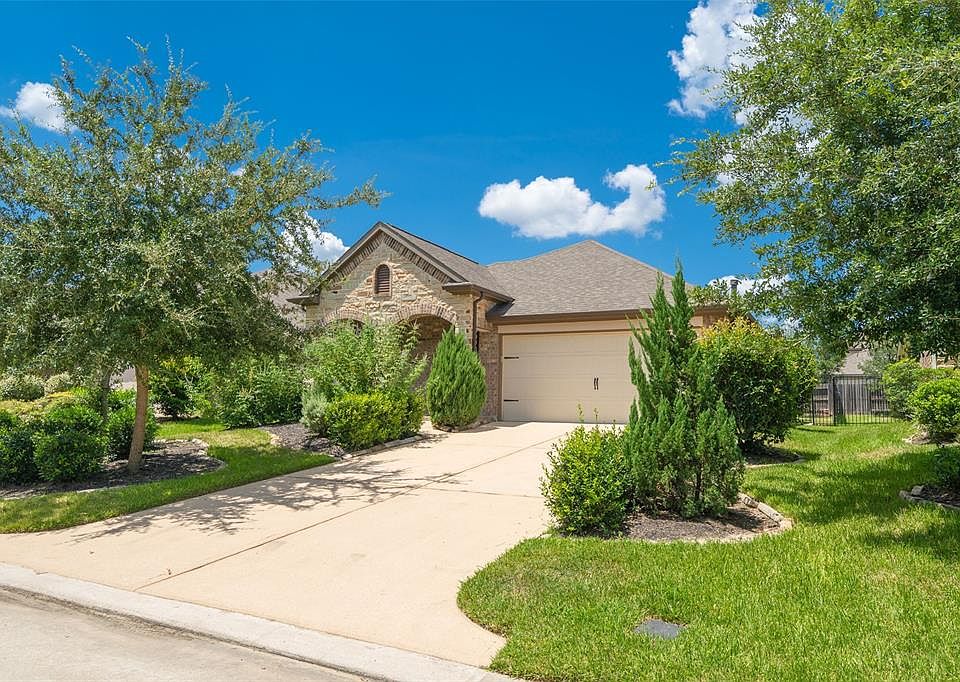 1st image of 114 N Heritage Mill Cir
