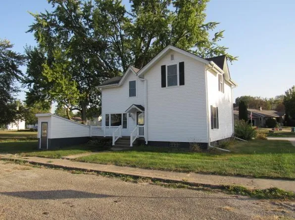 421 W 5th St, Monticello, IA 52310
