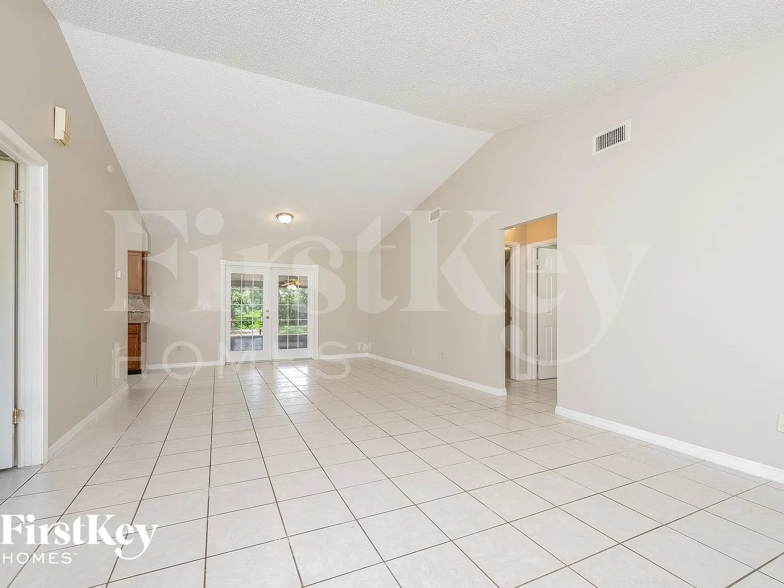 3 bed, 2.0 bath, 1200 sqft, $2,230 — Photo 3