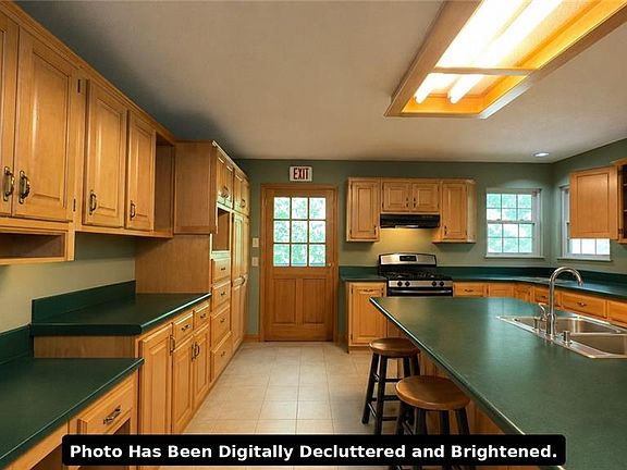 4th image of 1990 Hewell Rd NW