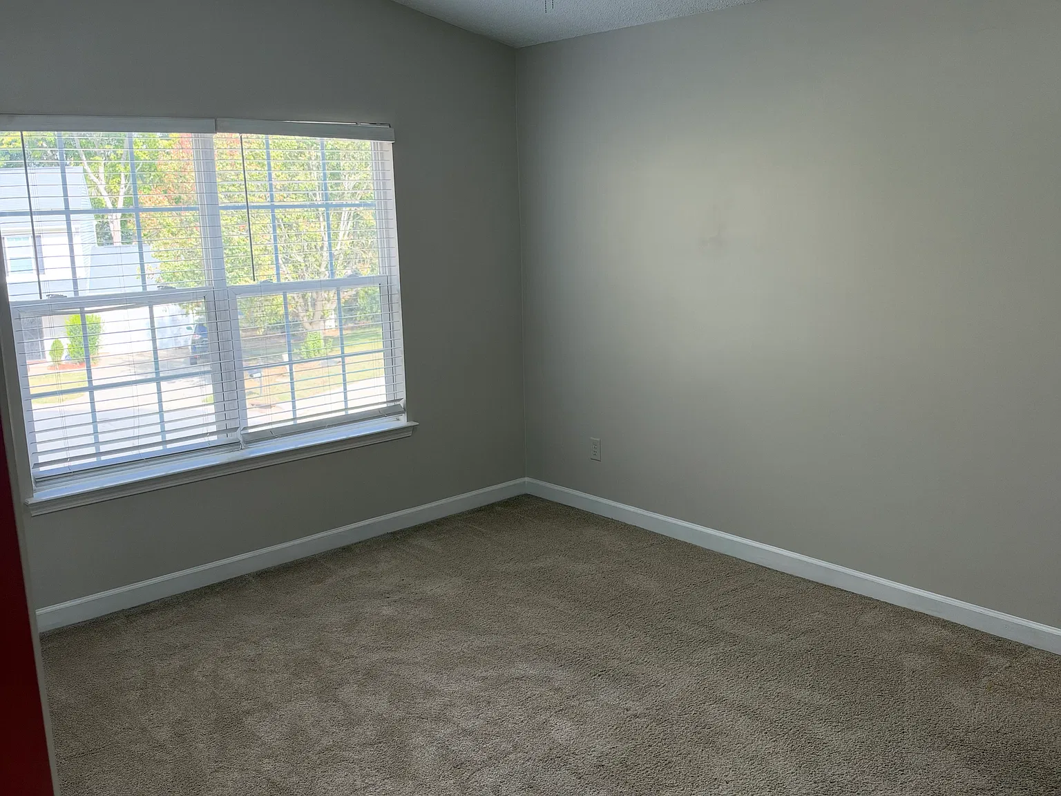 4 bed, 2.5 bath, 1717 sqft, $2,400 — Photo 2