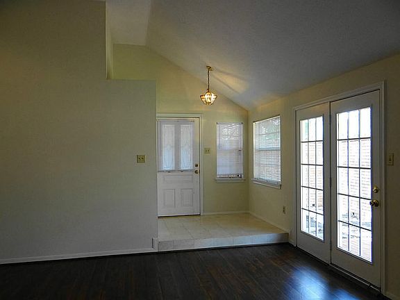 5th image of 4202 Villa Hill Dr
