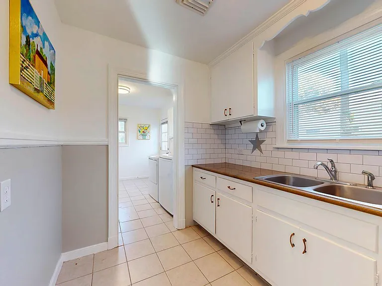 110 E Union St — Photo 13