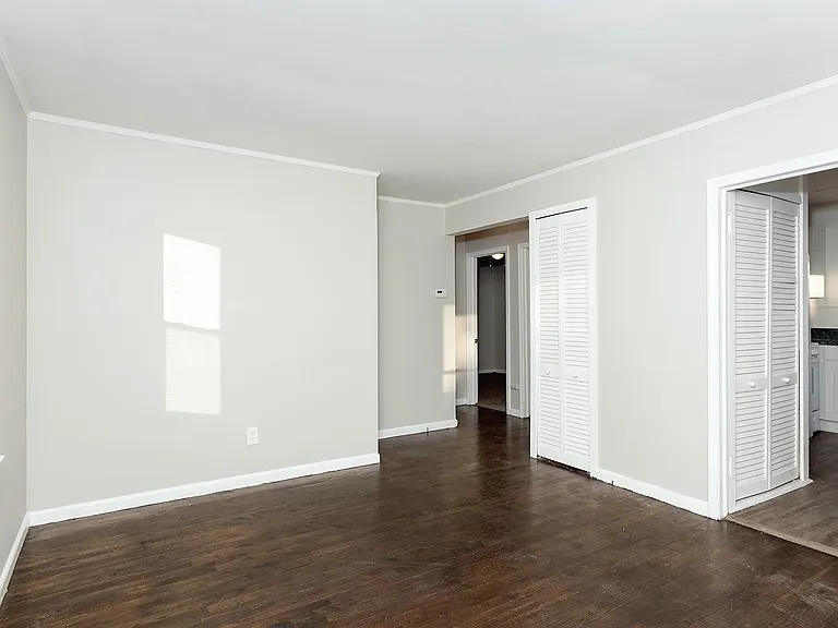2318 Fisher St — Photo 3