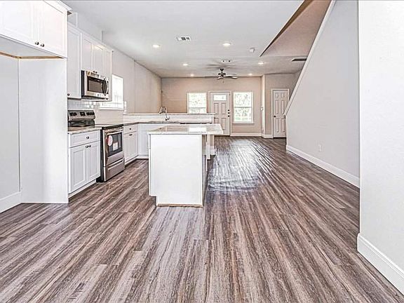 3rd image of 8214 Parker Rd Unit B