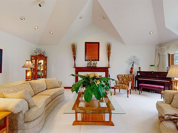 4th image of 5685 Coachman Ct