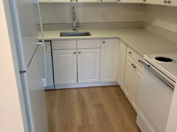 5 Embassy Rd #3B, Brighton, MA 02135