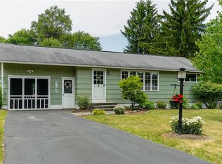 208 Stonehedge Rd, Camillus, NY 13031