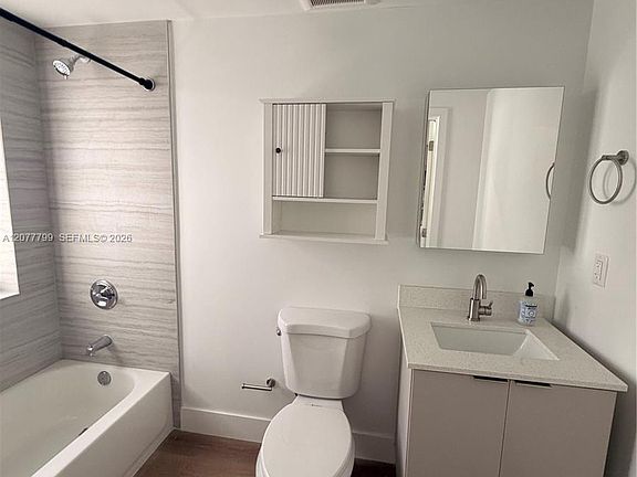 4th image of 1619 Jefferson Ave #310