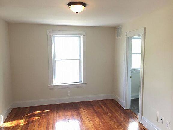 4th image of 2011 Rosewood Ave APT 7