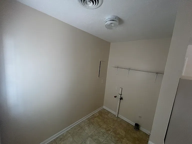 1005 Rose Ave — Photo 10
