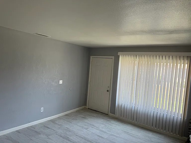 2255 E Sunrise Ln #B — Photo 19