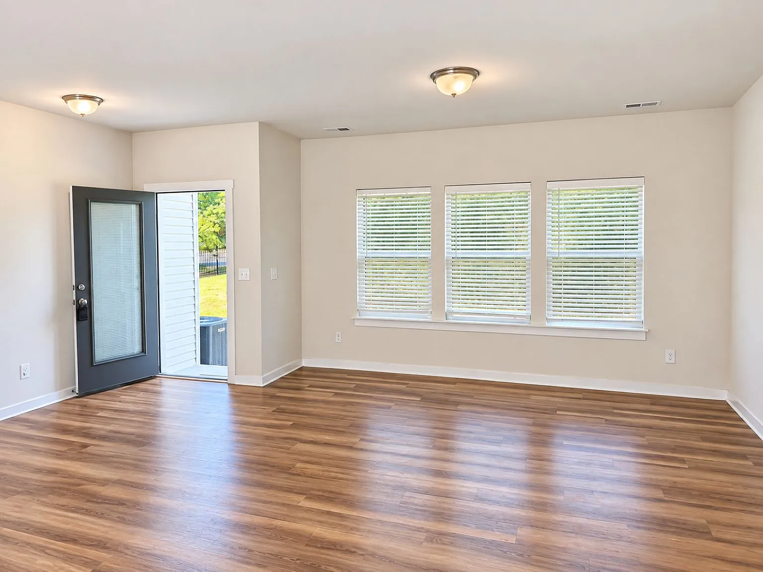 1006 Sharon Towns Dr — Photo 2