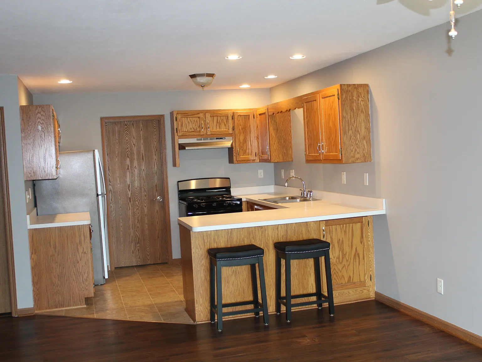 2 bed, 975 sqft, $1,775 — Photo 3