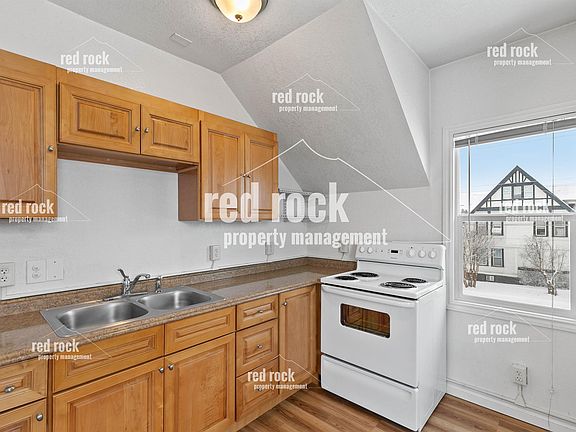 5th image of 902 W Mansfield Ave #3