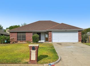 609 Ruth Dr, Kennedale, TX 76060
