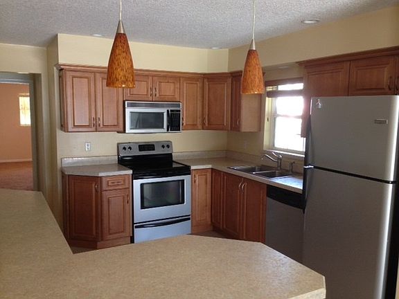 3rd image of 10 Farragut Dr