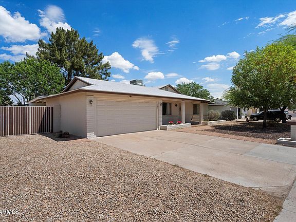 2nd image of 4744 W ALTADENA Avenue