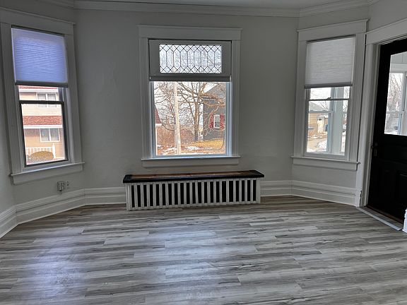 3rd image of 142 E Van Buren St