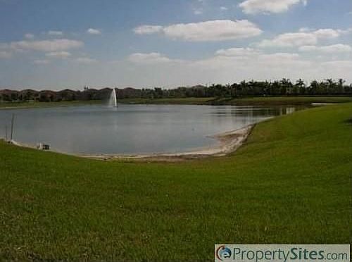 2nd image of 802 Cresta Cir